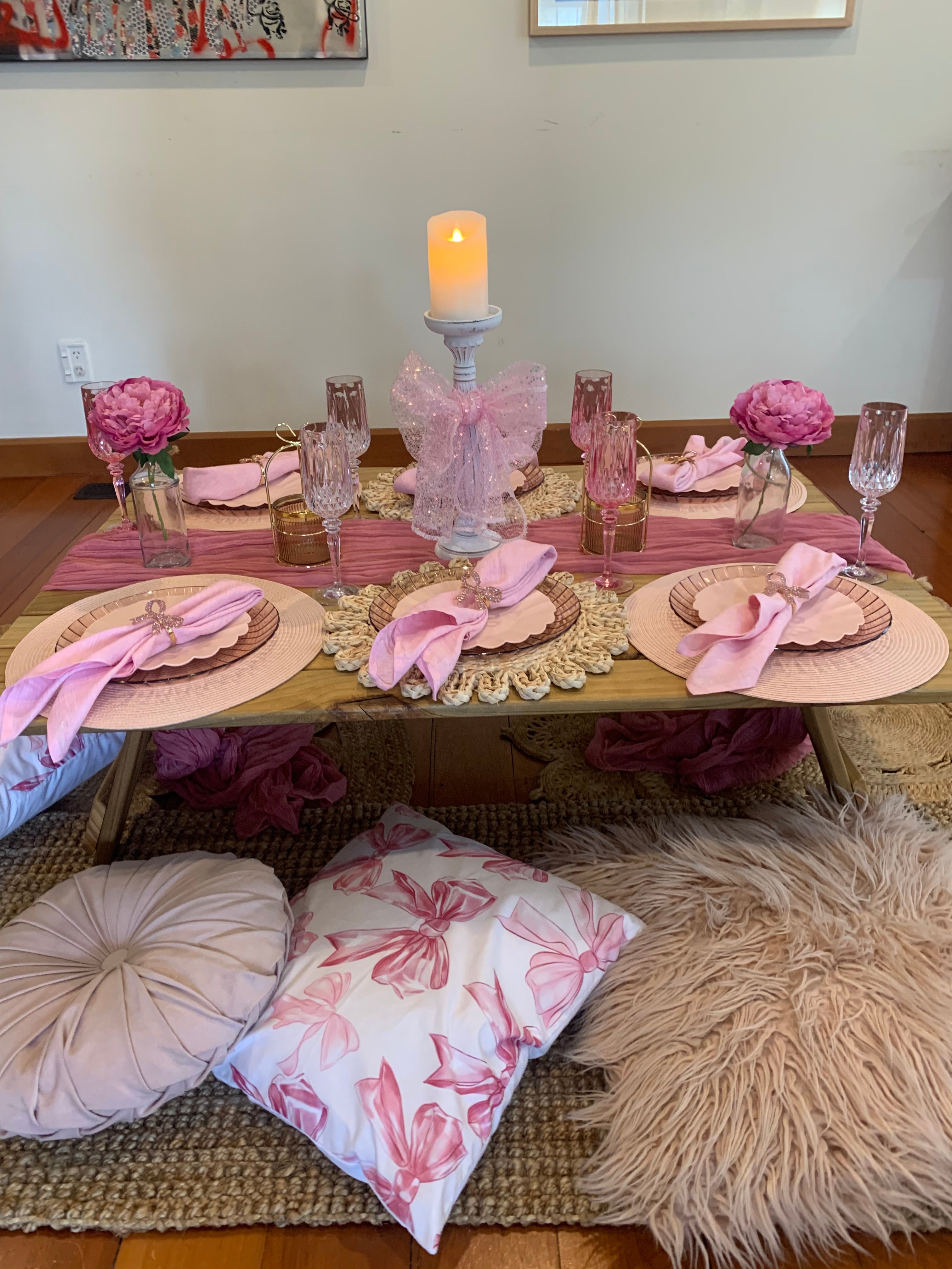 Pink themed bows hens do Wellington